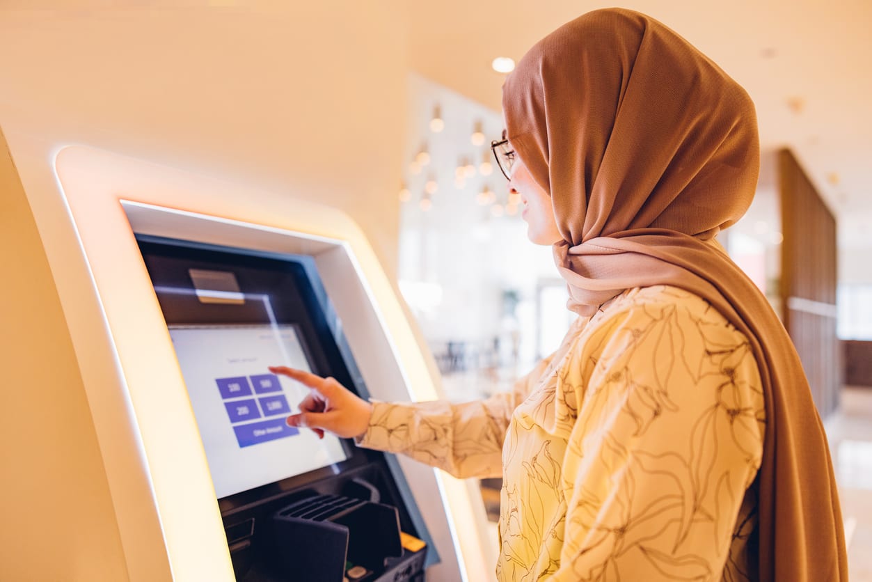Islamic Fintech vs Traditional Islamic Banking: What’s the Difference?